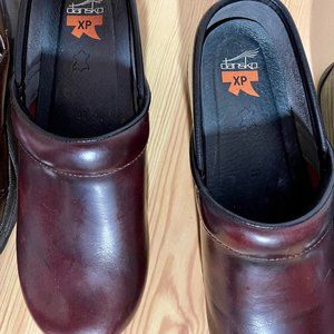 Dansko Professional Cordovan Cabrio Women's Size 39 (US 81/2-9) Cordovan